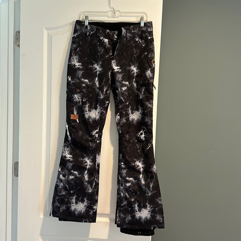 DC women’s snowboard pants size small